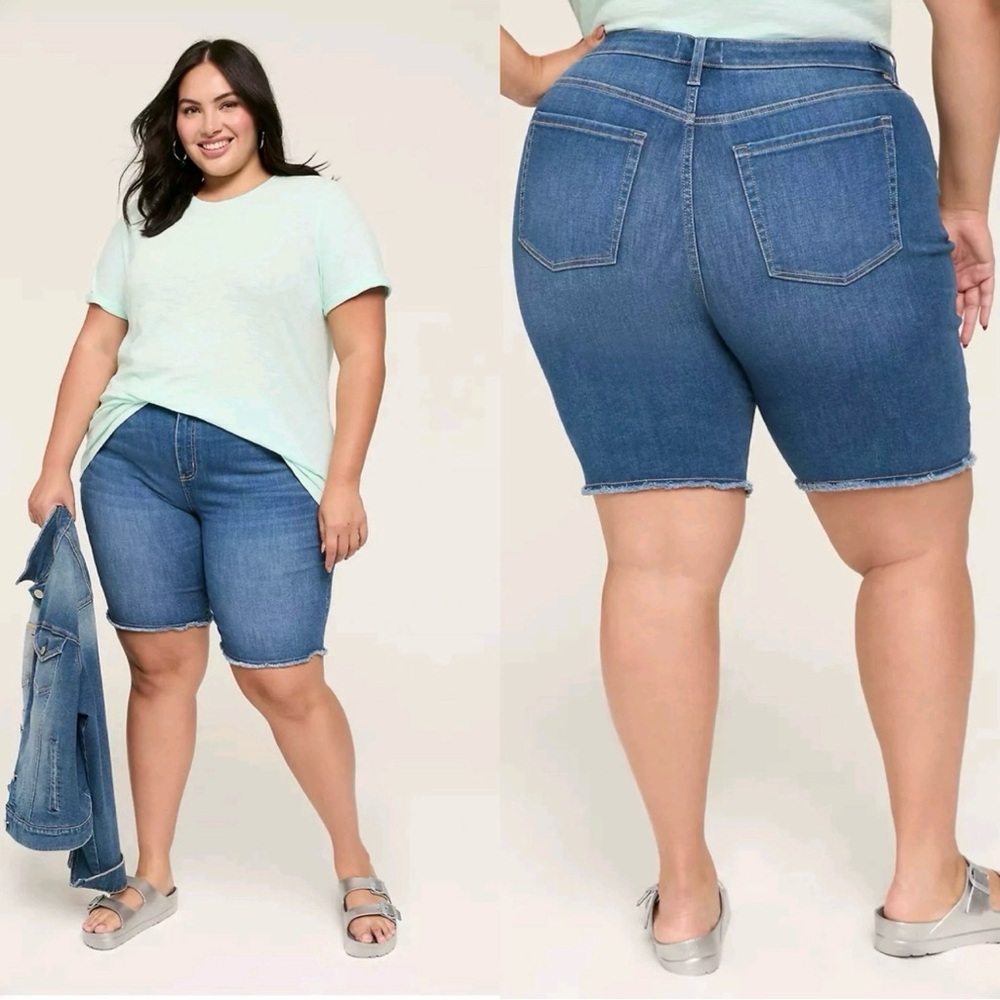 Lane Bryant Signature Fit Mid Rise Boyfriend Bermuda Denim Shorts Size 24 #113